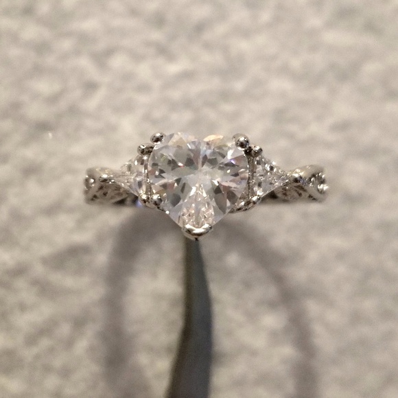 Jewelry - 18k Heart Solitaire